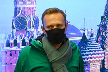Encarcelado opositor ruso Alexei Navalny, dice haber sido amenazado con ir a un calabozo