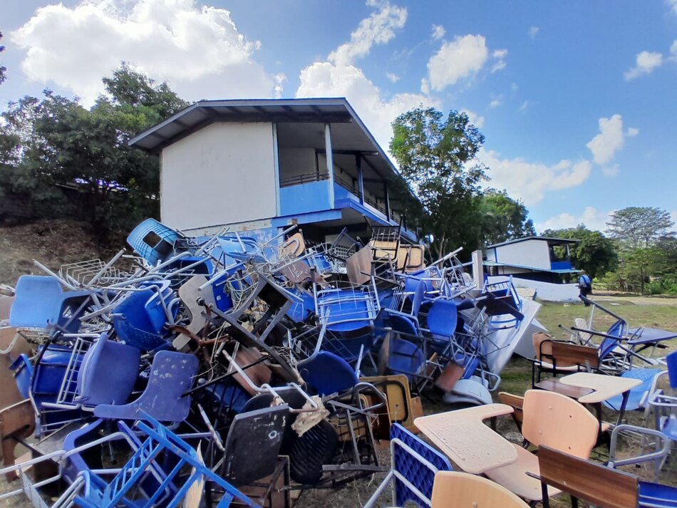 Descarte masivo en 406 escuelas: proyectan eliminar más de 100 toneladas de material obsoleto