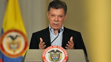 Presidente de Colombia dice que ELN secuestra a productores en Venezuela