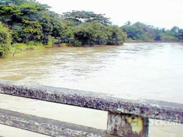 Se desborda el río Tonosí y bloquea vía hacia Macaracas