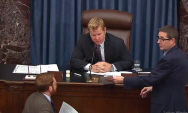 Senado aprueba resolución para intentar bloquear nuevas incursiones de Trump en Venezuela