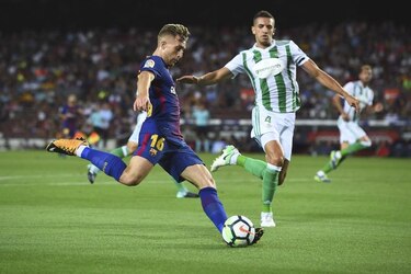 Barcelona regala una victoria a su enlutada ciudad