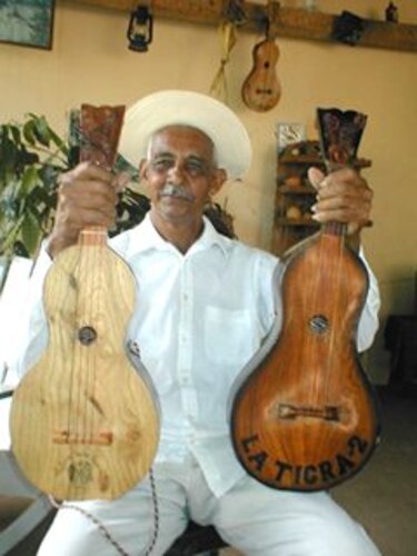 Prohíben uso de guitarra española en festival de la mejorana