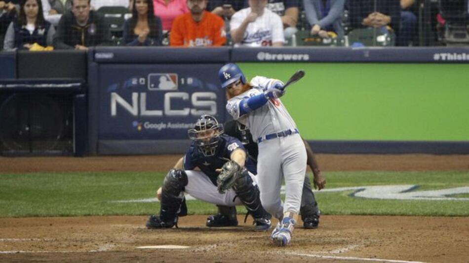 Jonrón de Turner da victoria a LA, igualan serie con Milwaukee