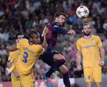 Un Barcelona rejuvenecido gana con apuros al Apoel
