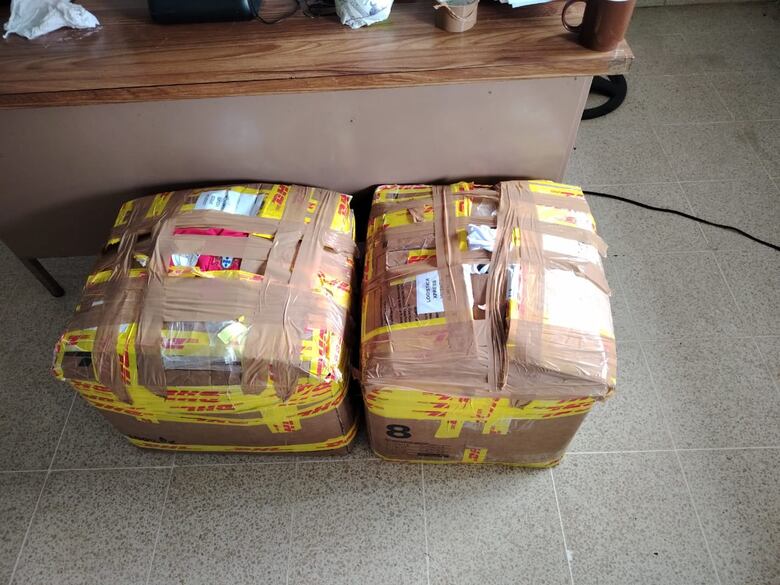 Aduanas retiene en Guabalá cajas de ropa deportiva del FC Barcelona y el Real Madrid, presuntamente falsificada