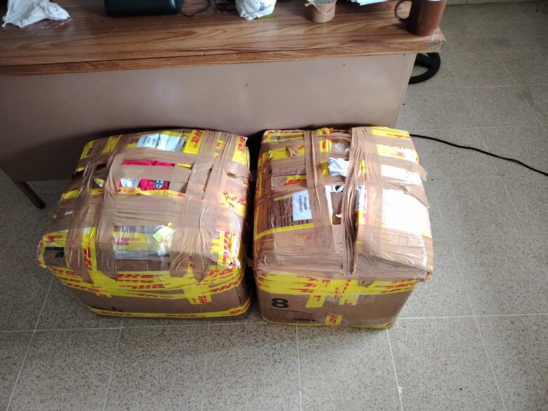 Aduanas retiene en Guabalá cajas de ropa deportiva del FC Barcelona y el Real Madrid, presuntamente falsificada