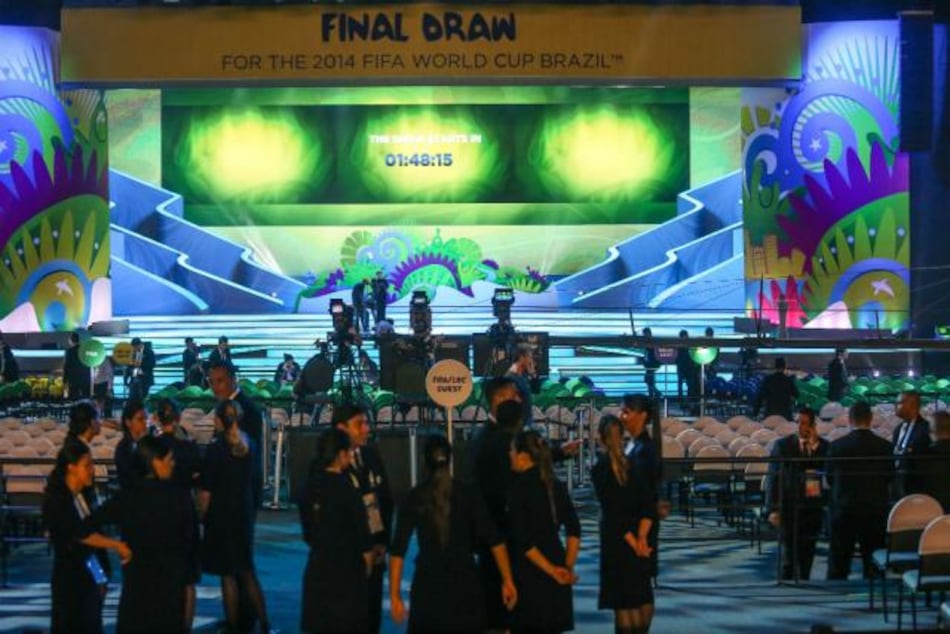 Con homenaje a Mandela, Brasil celebra sorteo de grupos de Mundial-2014