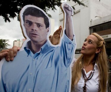 Roban documentos legales a Leopoldo López dentro de su celda