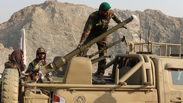 5 claves para entender la ‘guerra abierta’ entre Pakistán y Afganistán (y qué tiene que ver con ella el Talibán)