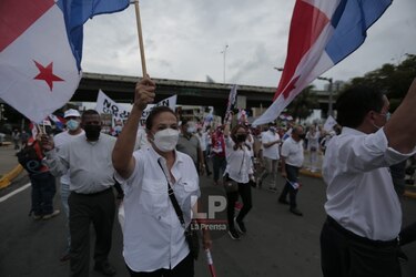 Ciudadanía protesta frente a la Asamblea Nacional: ‘¡Basta ya!’
