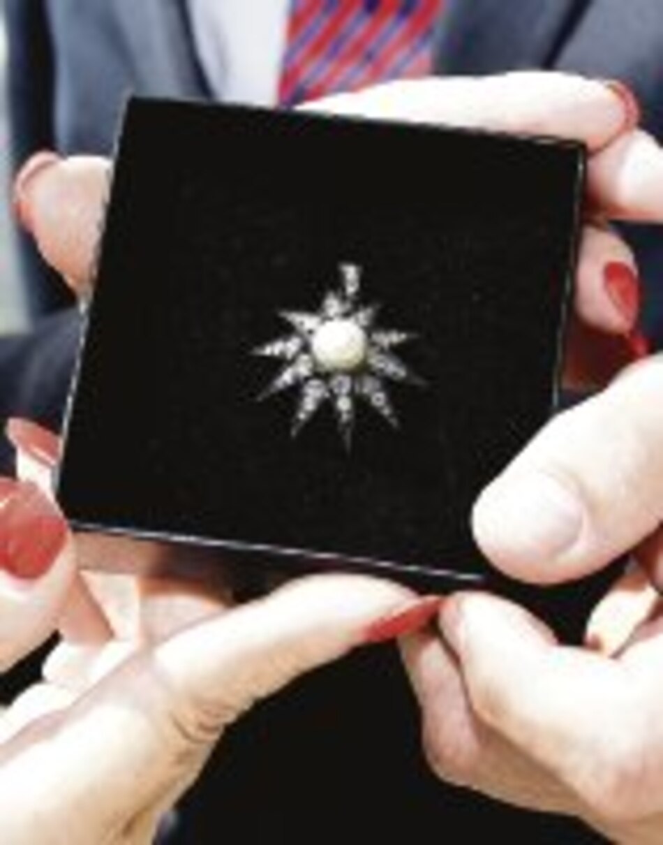 Devuelven joya de emperatriz Sisi