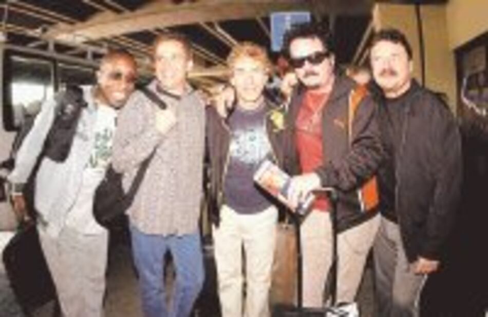 Toto ya está aquí, listo para cantar