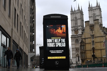 Londres se dispone a aislar en hoteles a quien regrese de países de riesgo de coronavirus