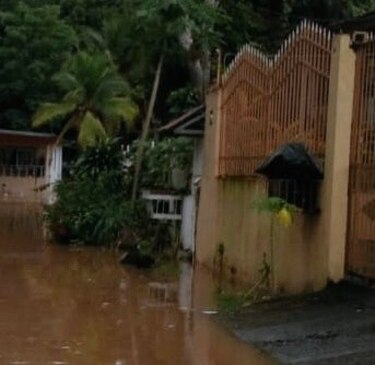Desbordamiento del río Juan Díaz causó afectaciones en viviendas