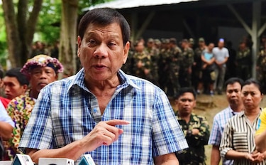 Sicario testifica en el Congreso de Filipinas que presidente Rodrigo Duterte ordenó asesinatos