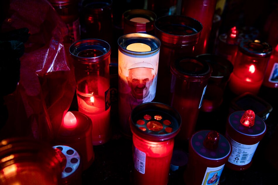 El papa continúa con la fisioterapia motora y el tratamiento sin ventilación mecánica