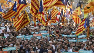 Entre fervor e indignación, los catalanes independentistas preparan la resistencia civil