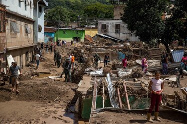 Inundaciones afectan a unas 4,000 familias en un estado del este de Venezuela