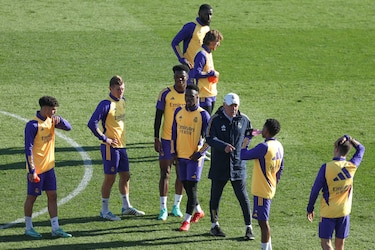 El Real Madrid arranca 2024 con un entrenamiento