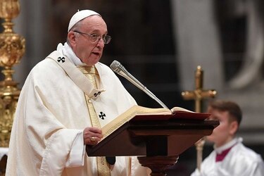 El papa Francisco se dirige a los jóvenes en un libro