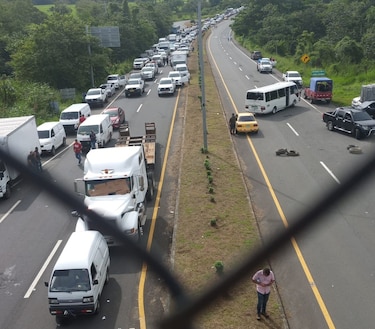 Cierres en varios puntos de Chiriquí provocan malestar; suspenden servicio de ruta David-Panamá