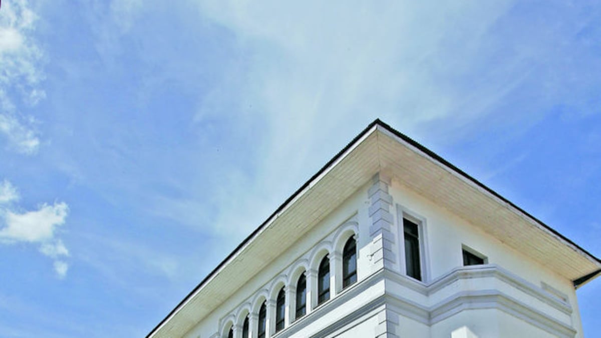 El edificio muestra la evolución que ha tenido la arquitectura colonial desde principios del siglo XX.