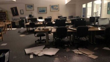 Levantan alerta de tsunami tras potente sismo en Alaska