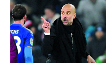 Bravo se luce en los penales con el City