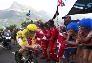 Froome gana prueba contrarreloj y ya divisa los Campos Elíseos