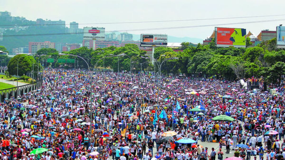 Miles de personas en todo el país salieron a las calles y se concentraron en puntos específicos para demostrar pacíficamente su descontento con el Gobierno.