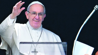 Asesores defienden al papa ante críticas