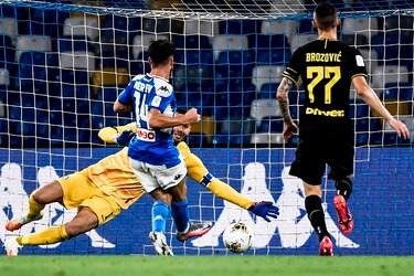Nápoles se cita con la Juventus en la final de la ‘Coppa’ tras eliminar al Inter