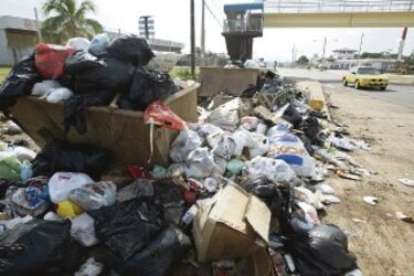 Suburbios inundados de basura