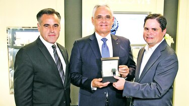 Bulova conmemorativo al tercer juego de esclusas