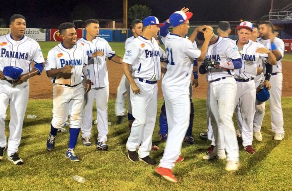 Panamá vence a Honduras y hoy se enfrenta Perú