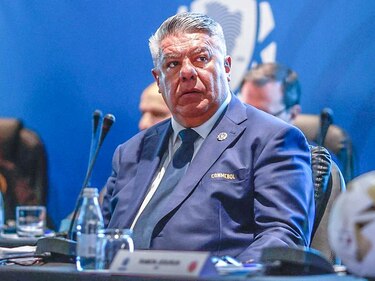 Justicia argentina imputa a titular de AFA por supuesta retención de aportes previsionales