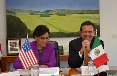 Pritzker ratifica importancia de México como socio estratégico EU