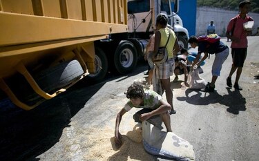 Ejército de Venezuela trafica alimentos en época de hambre