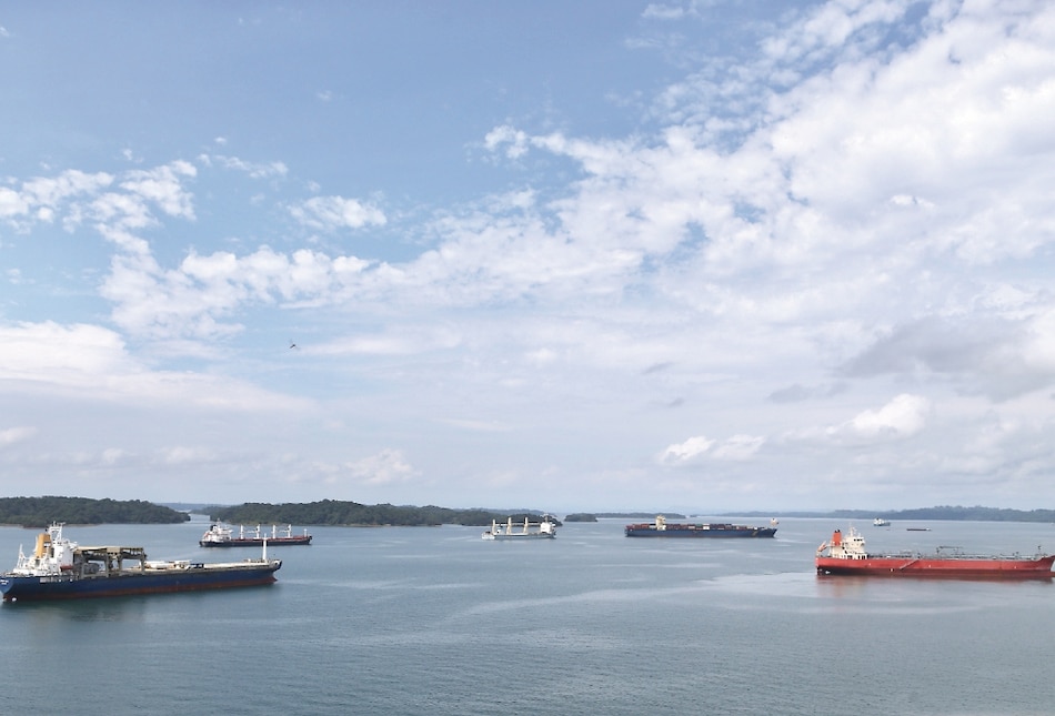 Marinos confinados esperan relevo