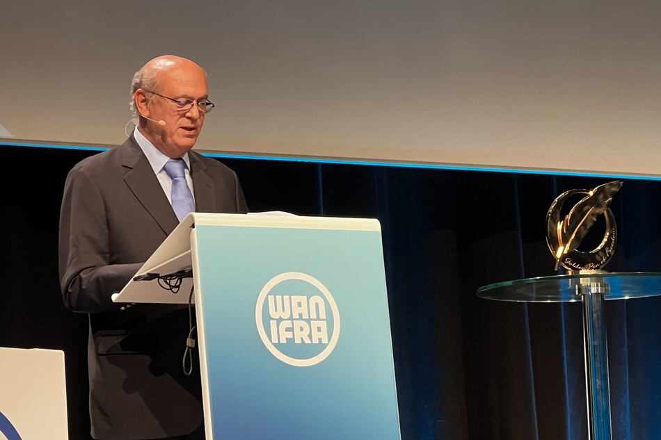 El periodista nicaragüense Carlos Chamorro recibe la Pluma de Oro de la Libertad de la WAN-IFRA