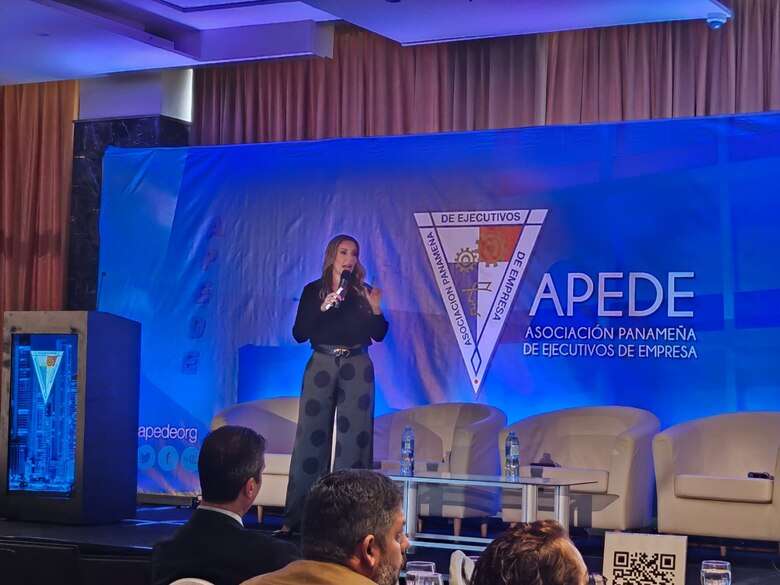 Debaten los desafíos de Panamá para atraer inversión y reducir la desigualdad