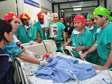 Gemelas pasaron una noche tranquila, afirma Sáez-Llorens