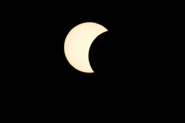 El eclipse de Sol empieza a ser visible en España