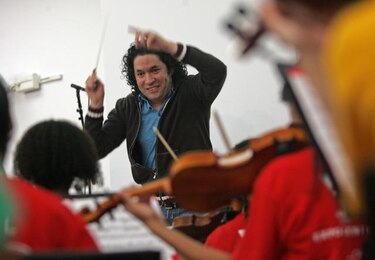 Chávez felicita a Dudamel por ganar Grammy a la mejor actuación orquestal