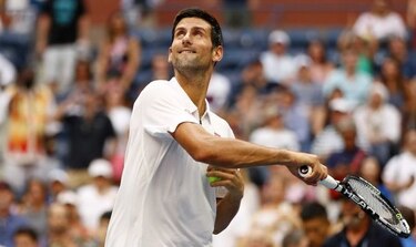 Djokovic avanza a octavos de final casi sin jugar