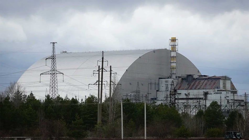 Alertan fallas en la cúpula que protege la central nuclear de Chernóbil tras ataques 