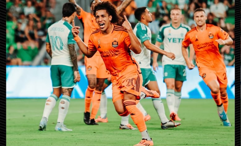 Adalberto Carrasquilla, orgullo panameño, recibe el premio a Jugador del Año de Concacaf 2023-2024