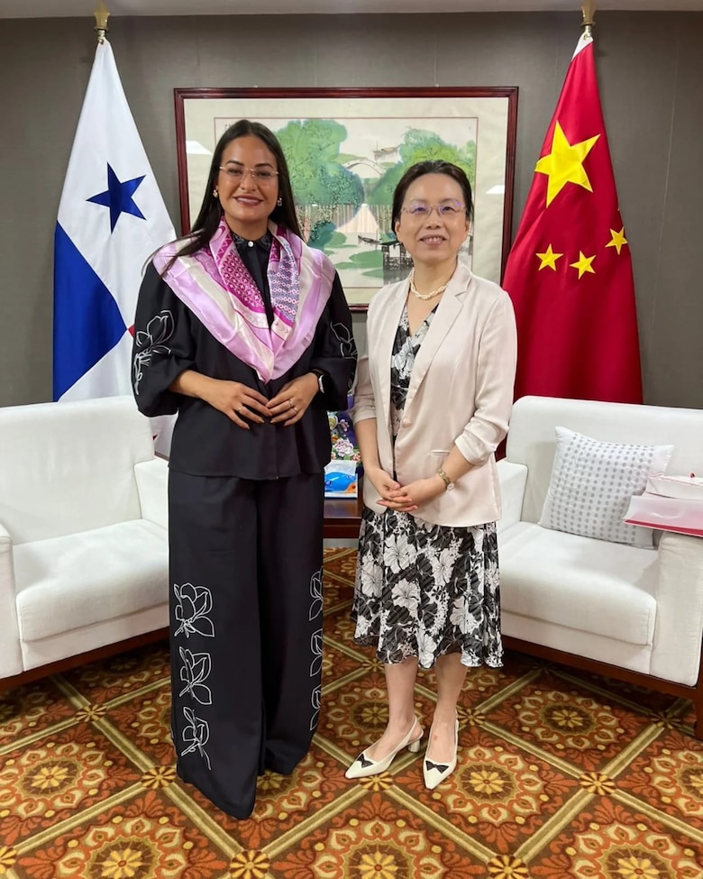 Dragones heridos: un monumento chino demolido, una alcaldesa señalada y la indignación nacional