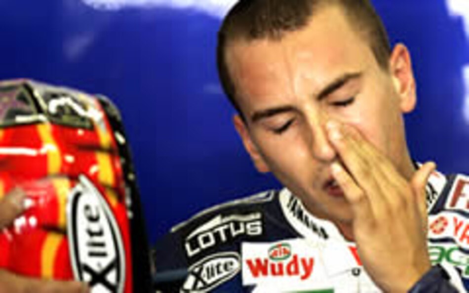 Lorenzo en duda para Gran Premio de China tras choque